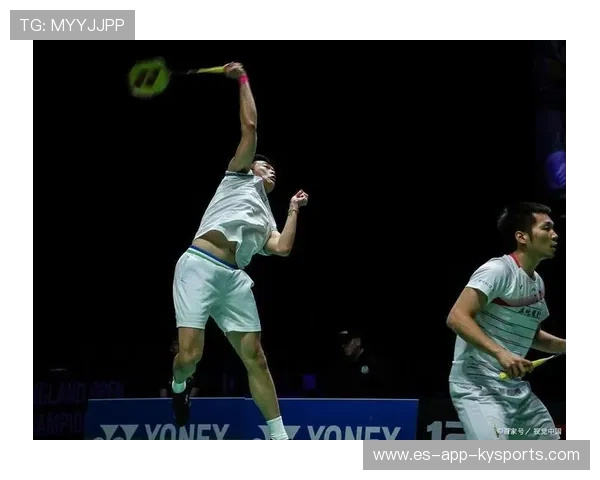 羽毛球女双：多拍相持后的突然突击，拿下关键回合的艺术